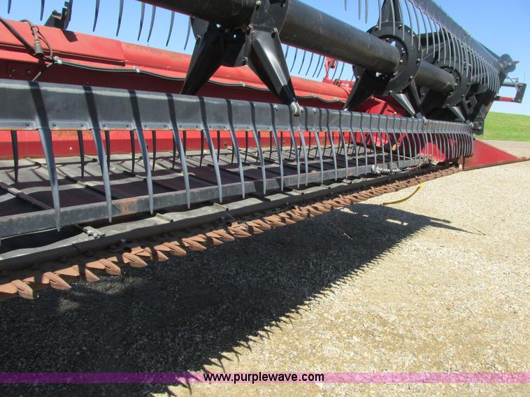 image for item A8738 1999 Case IH 1042 draper head