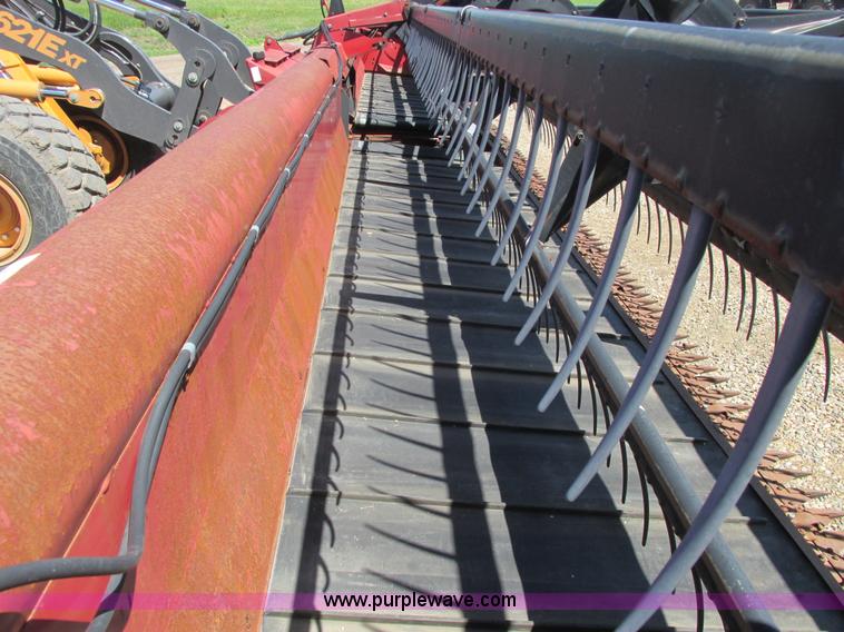 image for item A8738 1999 Case IH 1042 draper head