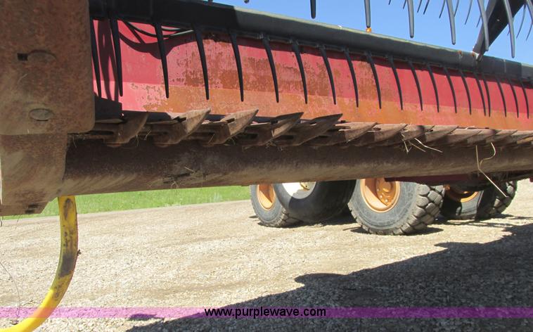 image for item A8738 1999 Case IH 1042 draper head