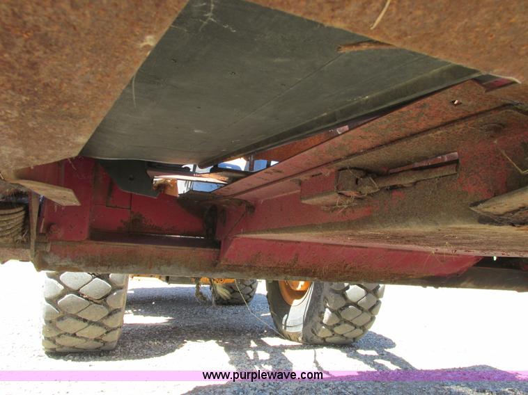 image for item A8738 1999 Case IH 1042 draper head