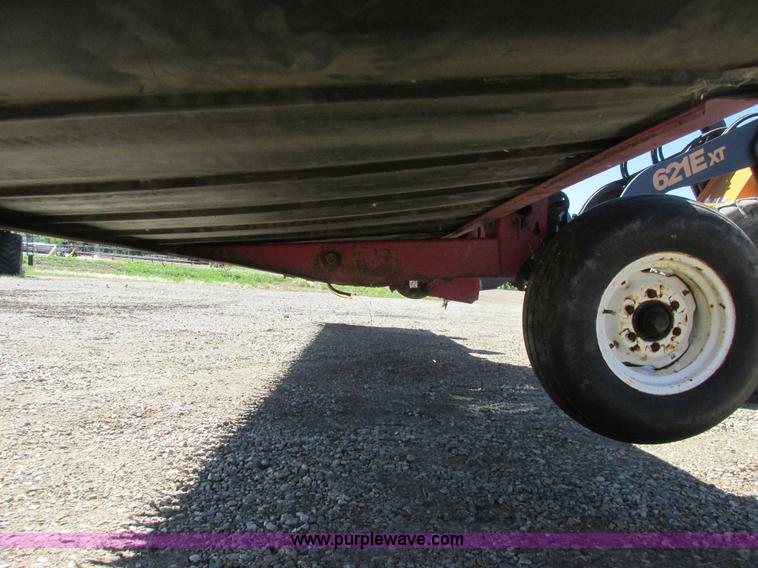 image for item A8738 1999 Case IH 1042 draper head