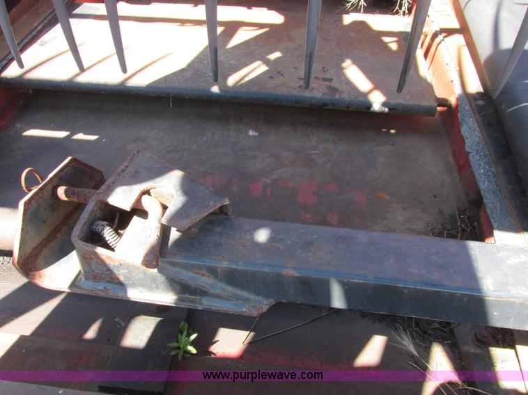 image for item A8738 1999 Case IH 1042 draper head
