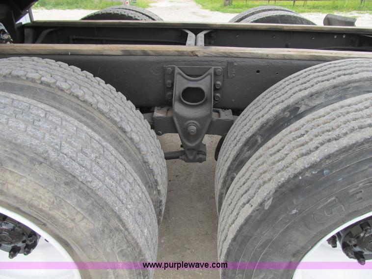 image for item AC9363 1986 International S2300 grain truck