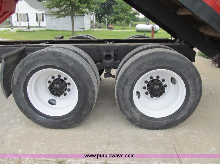 image for item AC9363 1986 International S2300 grain truck