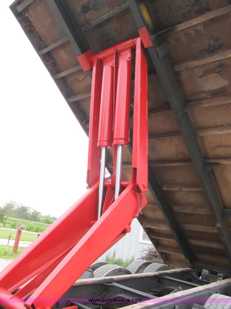 image for item AC9363 1986 International S2300 grain truck