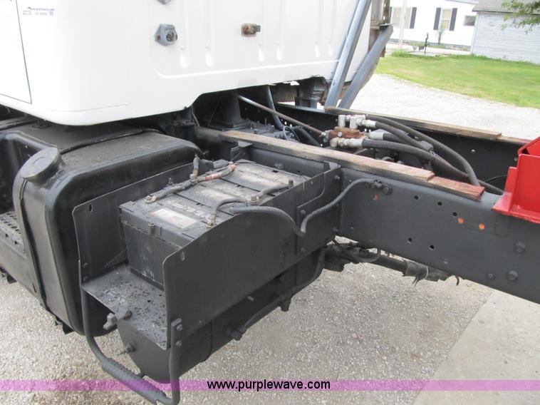 image for item AC9363 1986 International S2300 grain truck