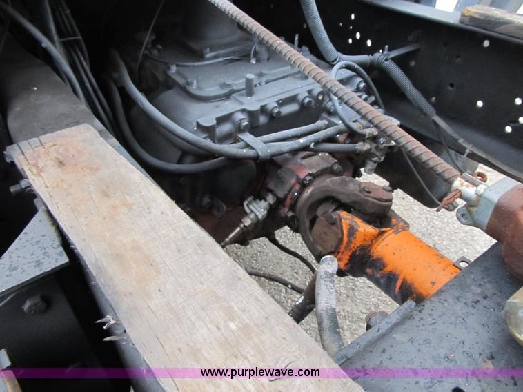 image for item AC9363 1986 International S2300 grain truck