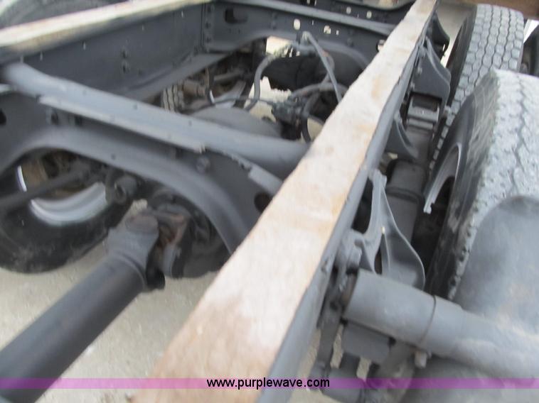 image for item AC9363 1986 International S2300 grain truck