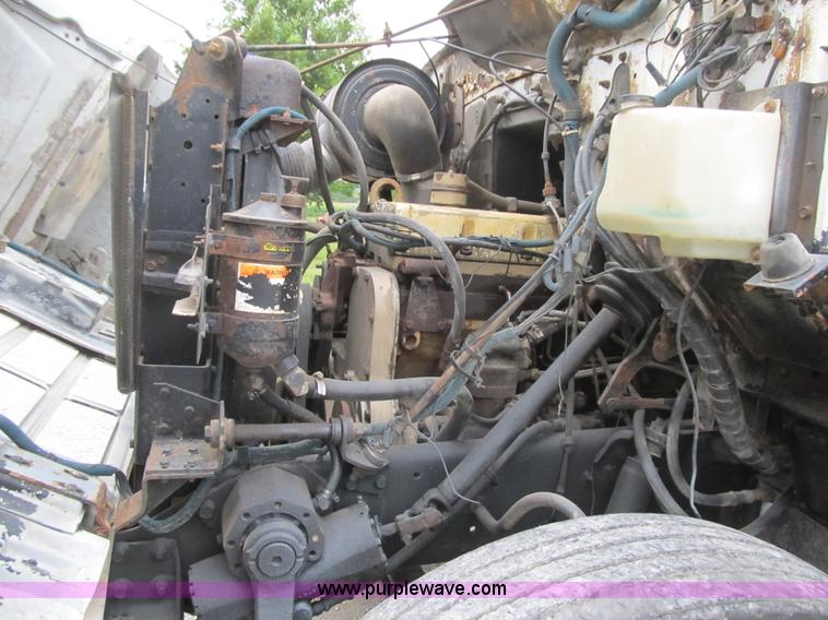 image for item AC9363 1986 International S2300 grain truck