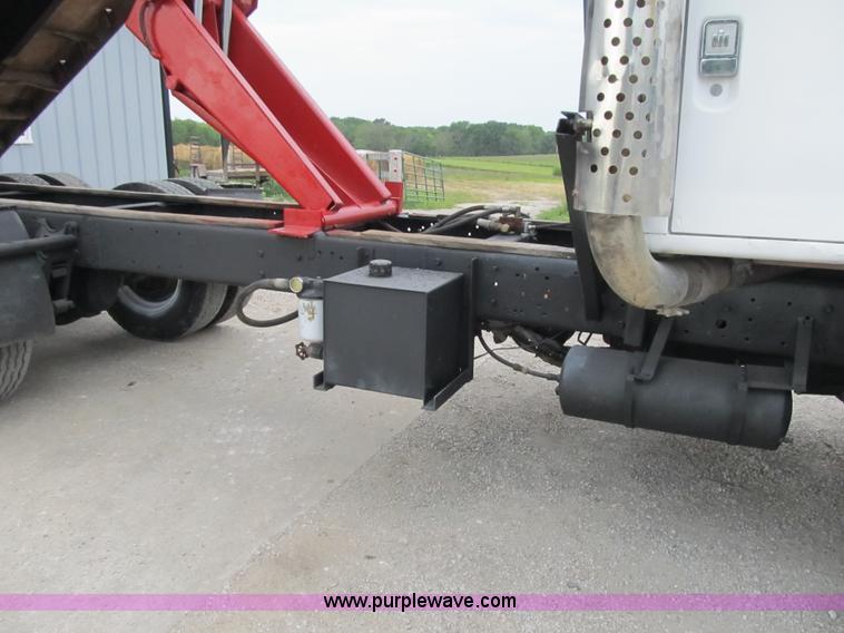 image for item AC9363 1986 International S2300 grain truck