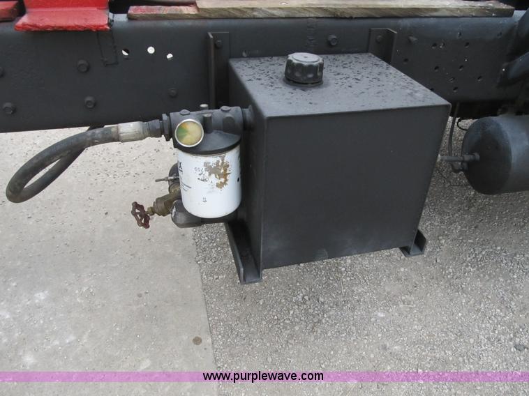 image for item AC9363 1986 International S2300 grain truck