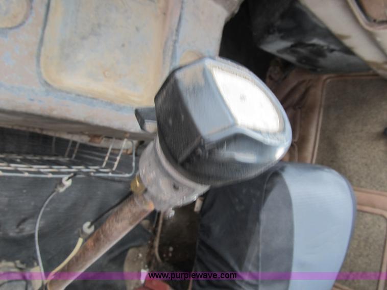 image for item AC9363 1986 International S2300 grain truck