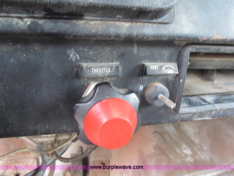 image for item AC9363 1986 International S2300 grain truck