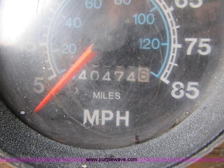 image for item AC9363 1986 International S2300 grain truck