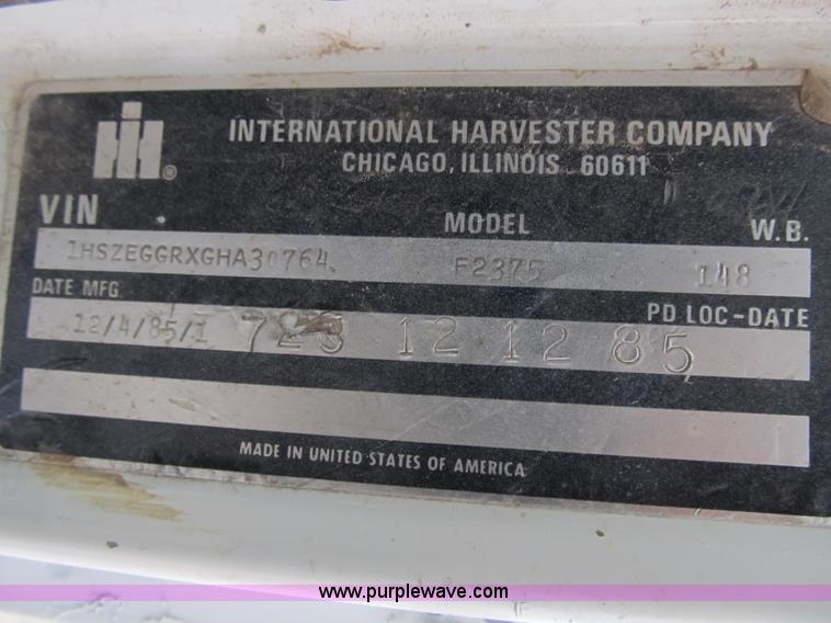 image for item AC9363 1986 International S2300 grain truck