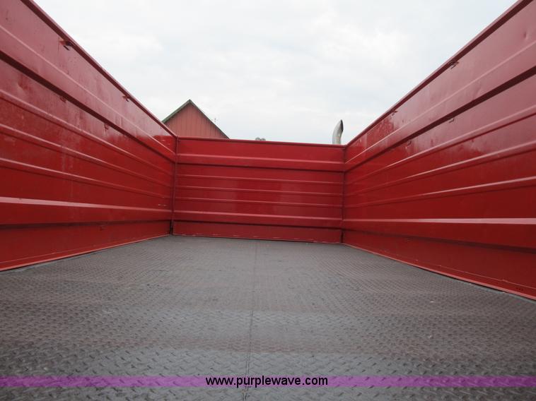 image for item AC9363 1986 International S2300 grain truck