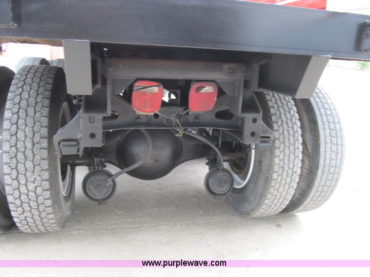 image for item AC9363 1986 International S2300 grain truck