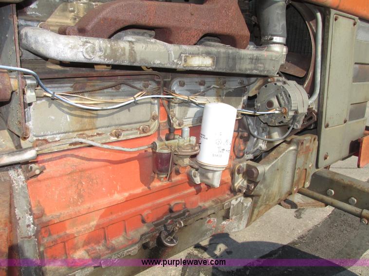 image for item F7472 1970 Massey-Ferguson 1100 tractor