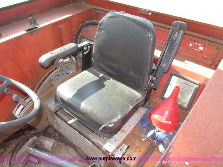 image for item F7472 1970 Massey-Ferguson 1100 tractor