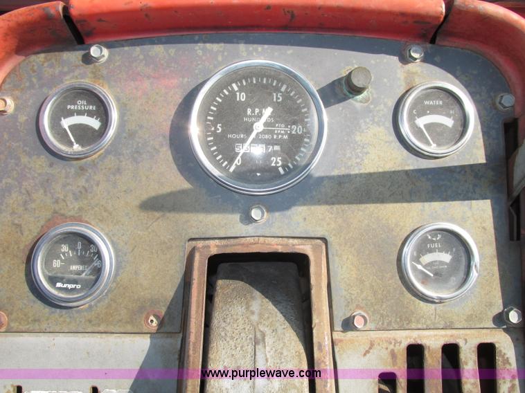 image for item F7472 1970 Massey-Ferguson 1100 tractor