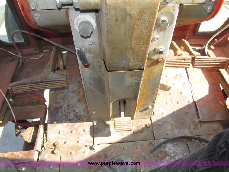 image for item F7472 1970 Massey-Ferguson 1100 tractor