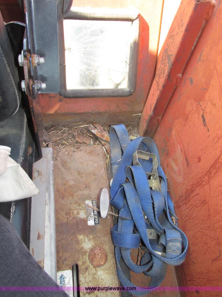 image for item F7472 1970 Massey-Ferguson 1100 tractor