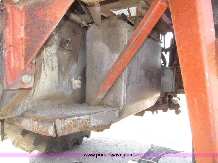 image for item F7472 1970 Massey-Ferguson 1100 tractor