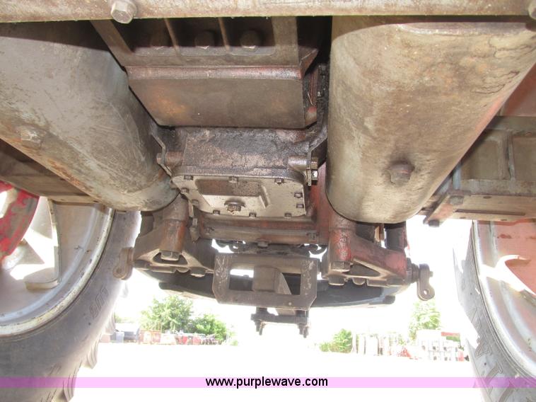 image for item F7472 1970 Massey-Ferguson 1100 tractor