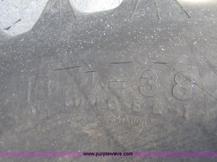 image for item F7472 1970 Massey-Ferguson 1100 tractor