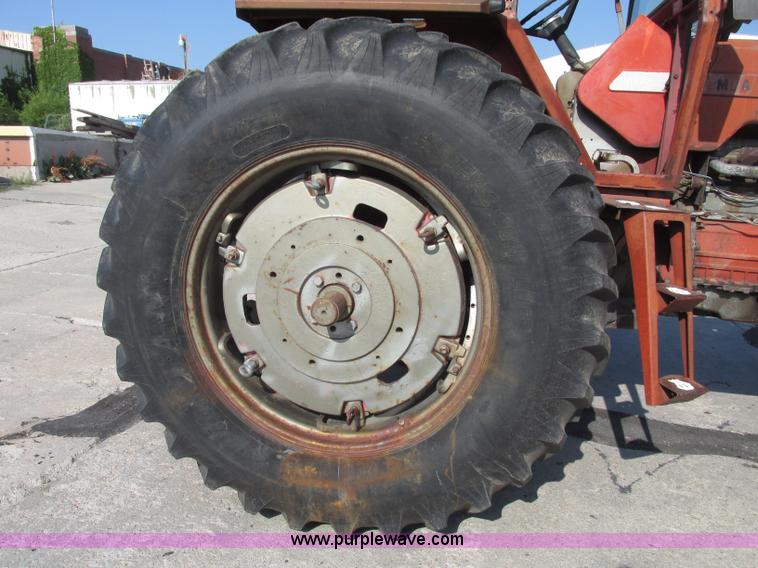 image for item F7472 1970 Massey-Ferguson 1100 tractor