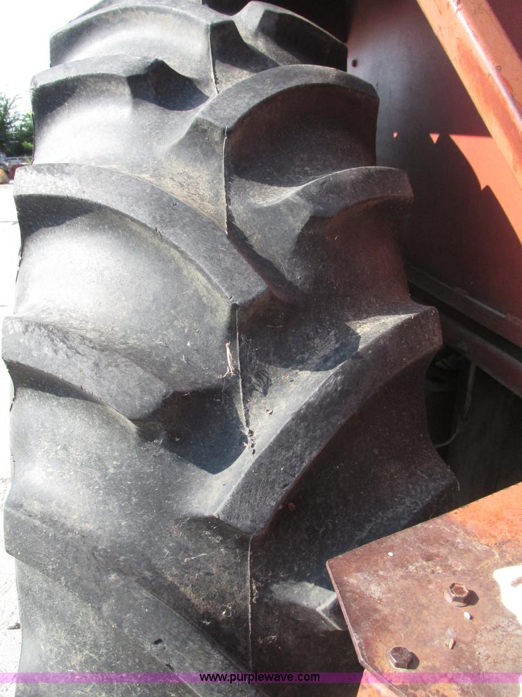 image for item F7472 1970 Massey-Ferguson 1100 tractor