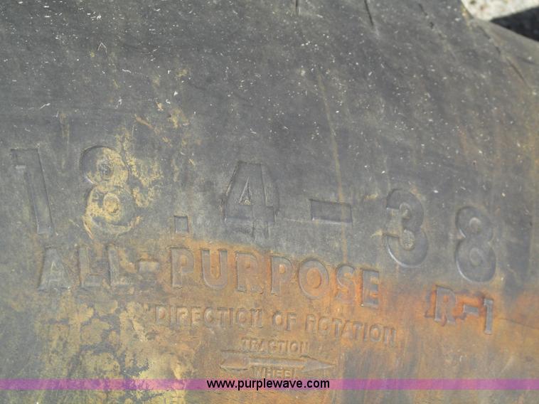 image for item F7472 1970 Massey-Ferguson 1100 tractor