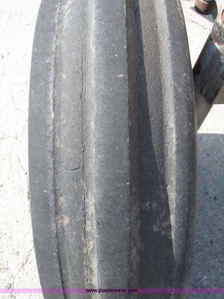 image for item F7472 1970 Massey-Ferguson 1100 tractor