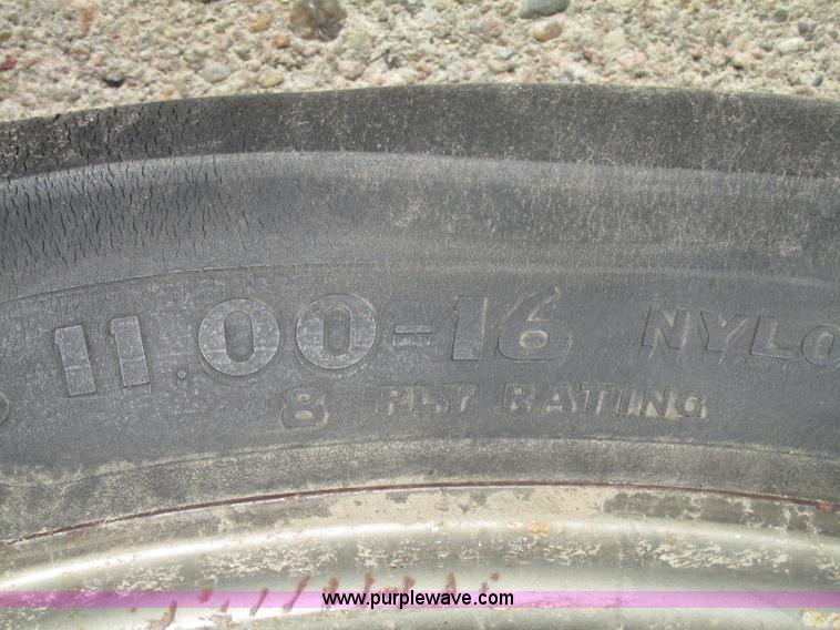 image for item F7472 1970 Massey-Ferguson 1100 tractor