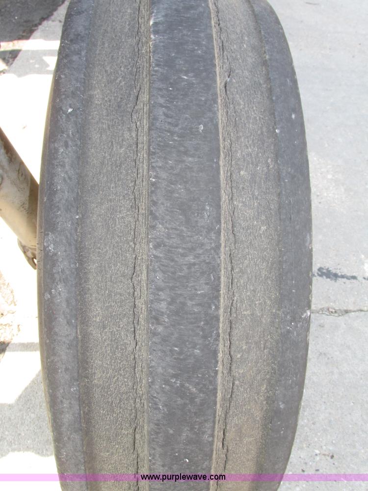 image for item F7472 1970 Massey-Ferguson 1100 tractor