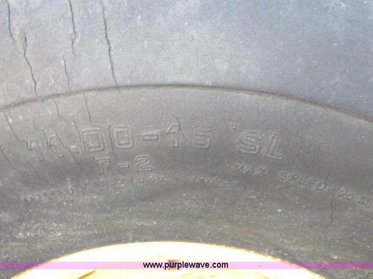 image for item F7472 1970 Massey-Ferguson 1100 tractor