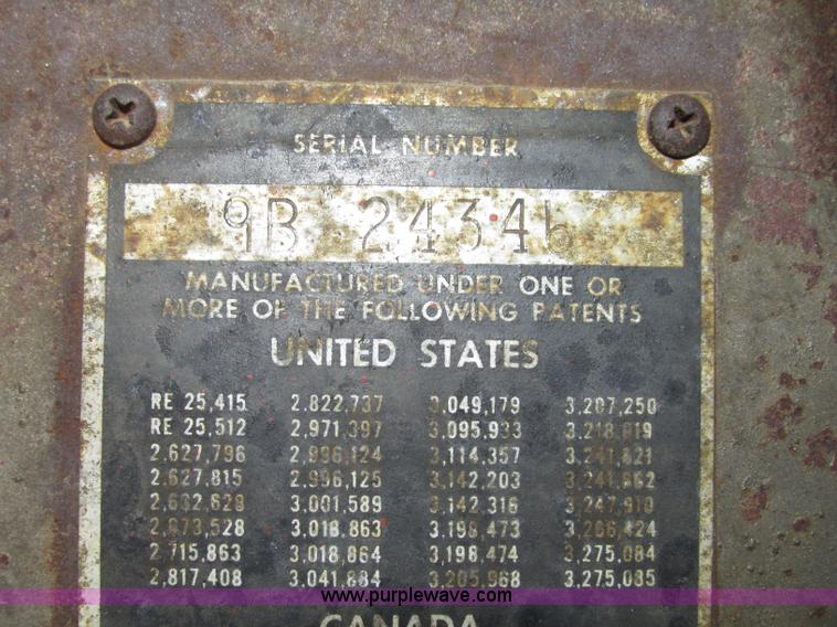 image for item F7472 1970 Massey-Ferguson 1100 tractor