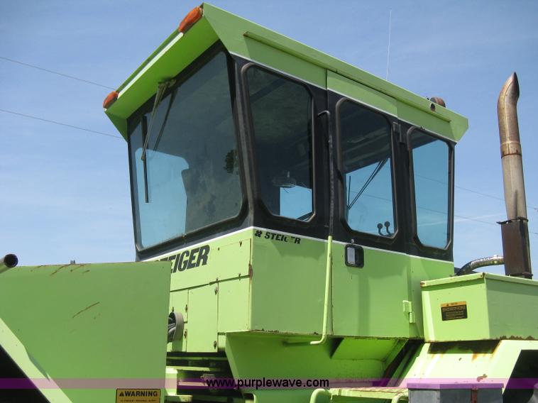 image for item H5278 1981 Steiger Panther III ST325 4WD tractor