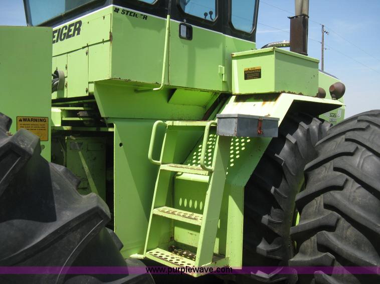image for item H5278 1981 Steiger Panther III ST325 4WD tractor