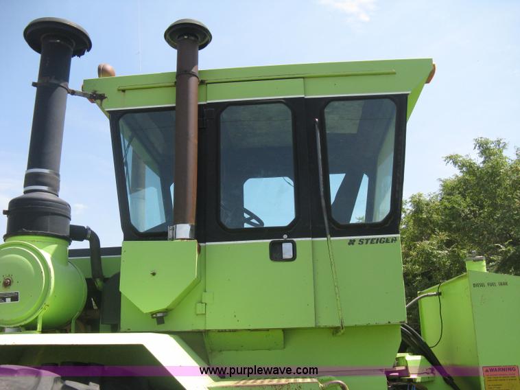 image for item H5278 1981 Steiger Panther III ST325 4WD tractor