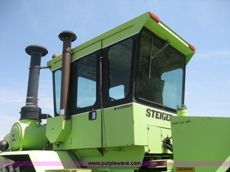 image for item H5278 1981 Steiger Panther III ST325 4WD tractor
