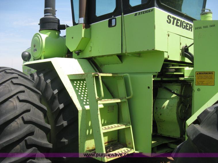 image for item H5278 1981 Steiger Panther III ST325 4WD tractor