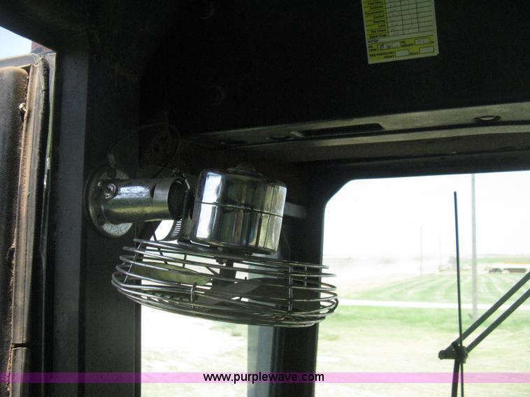 image for item H5278 1981 Steiger Panther III ST325 4WD tractor