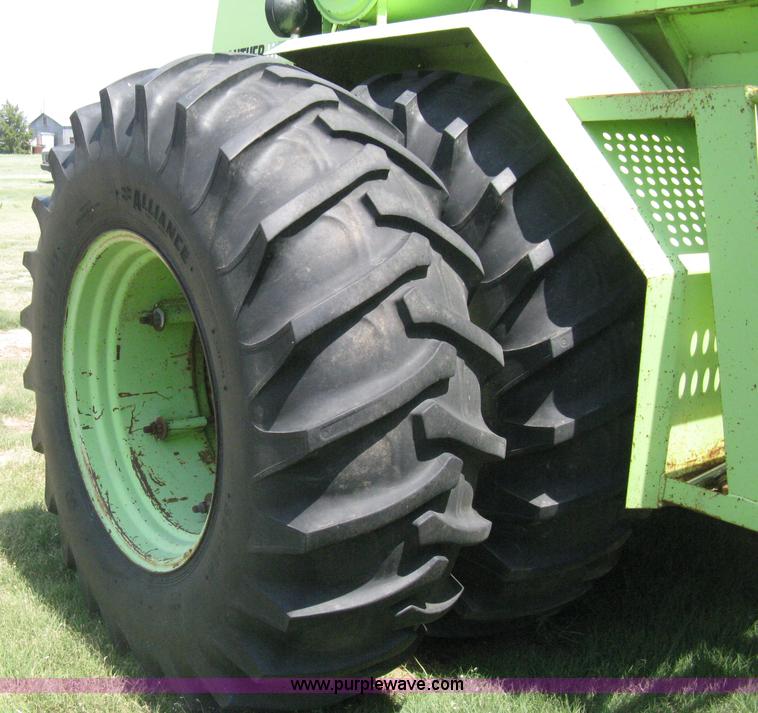 image for item H5278 1981 Steiger Panther III ST325 4WD tractor