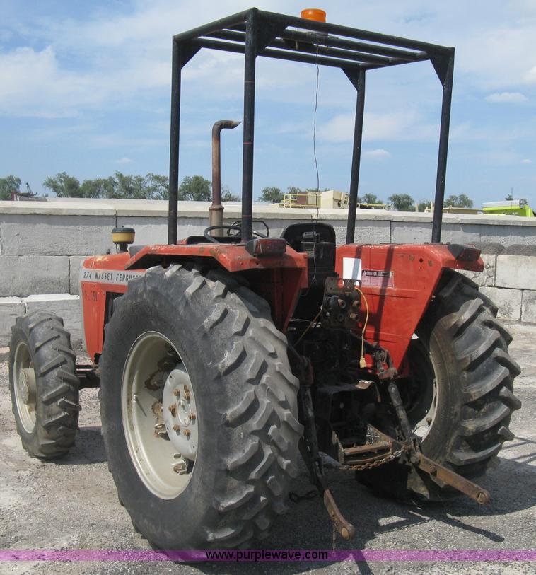 image for item H5302 1982 Massey Ferguson 274 MFWD tractor