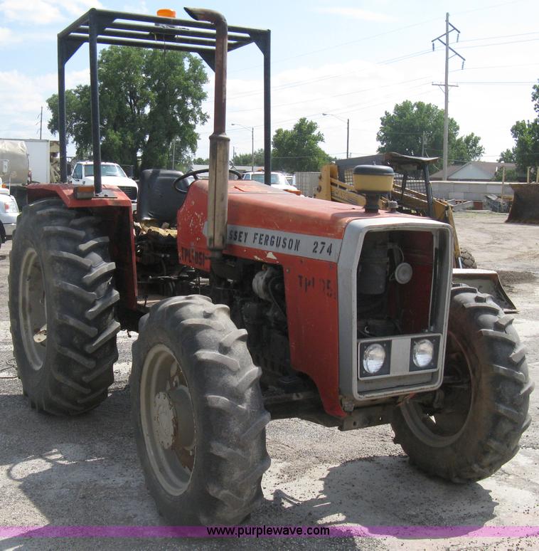 image for item H5302 1982 Massey Ferguson 274 MFWD tractor
