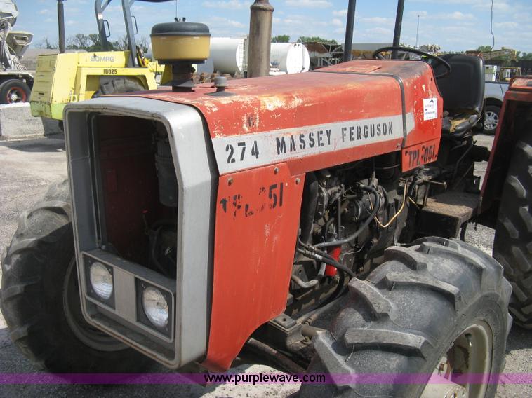image for item H5302 1982 Massey Ferguson 274 MFWD tractor
