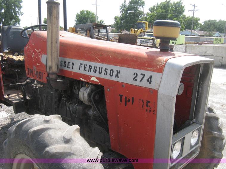 image for item H5302 1982 Massey Ferguson 274 MFWD tractor