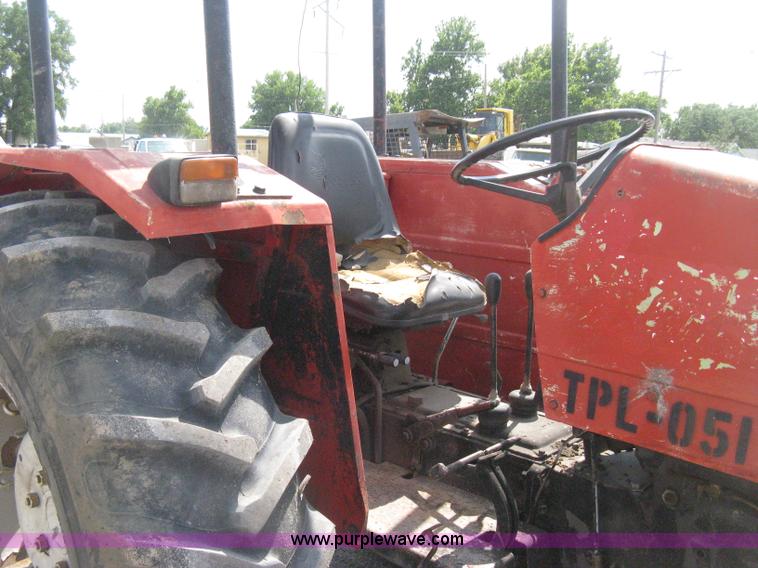 image for item H5302 1982 Massey Ferguson 274 MFWD tractor