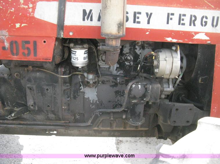image for item H5302 1982 Massey Ferguson 274 MFWD tractor